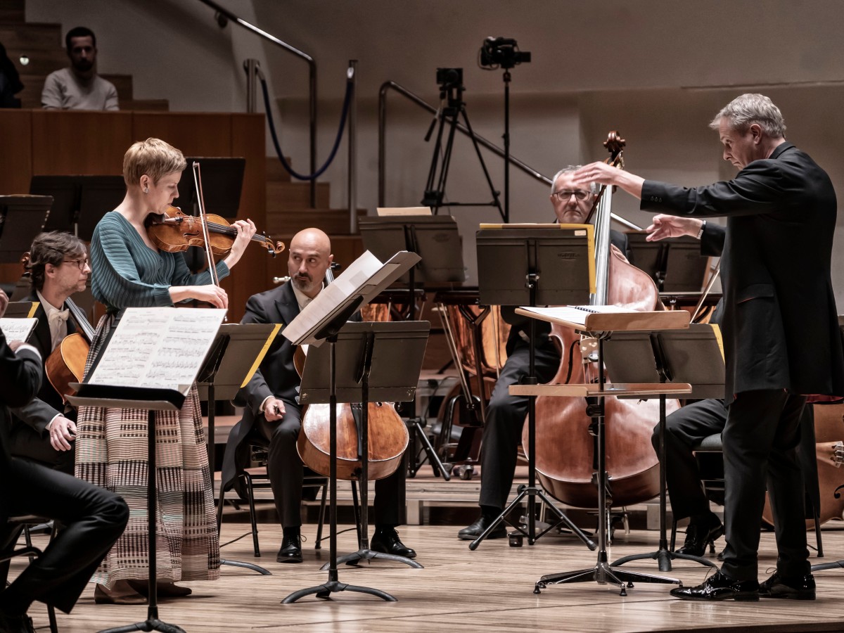 Isabelle Faust i l’Orquestra de València fan brillar l’espectacular «Concert per a Violí» de Ligeti