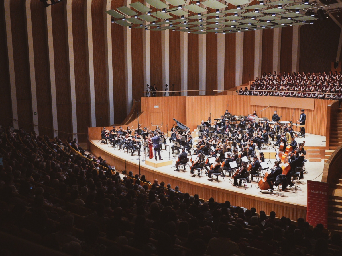 La Jove Orquestra Simfònica de la FSMCV comença la temporada amb ‘Carmina Burana’ a Les Arts